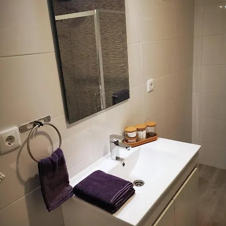 Luxury For 6 - *